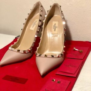 AUTHENTIC VALENTINO Rockstud Leather Pump